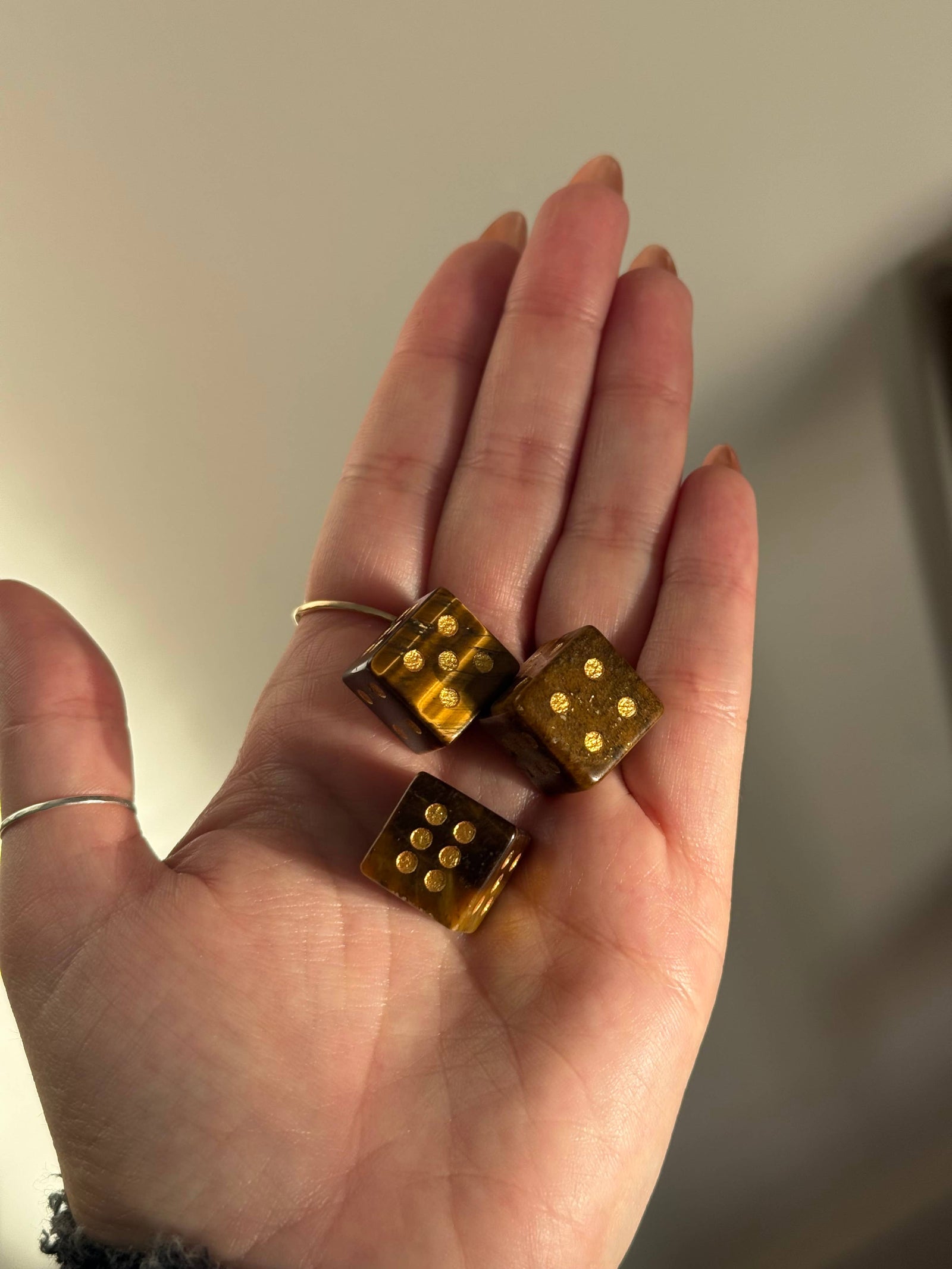 Bougie Mahjong Tiger’s Eye Crystal Carved Dice (Pair)
