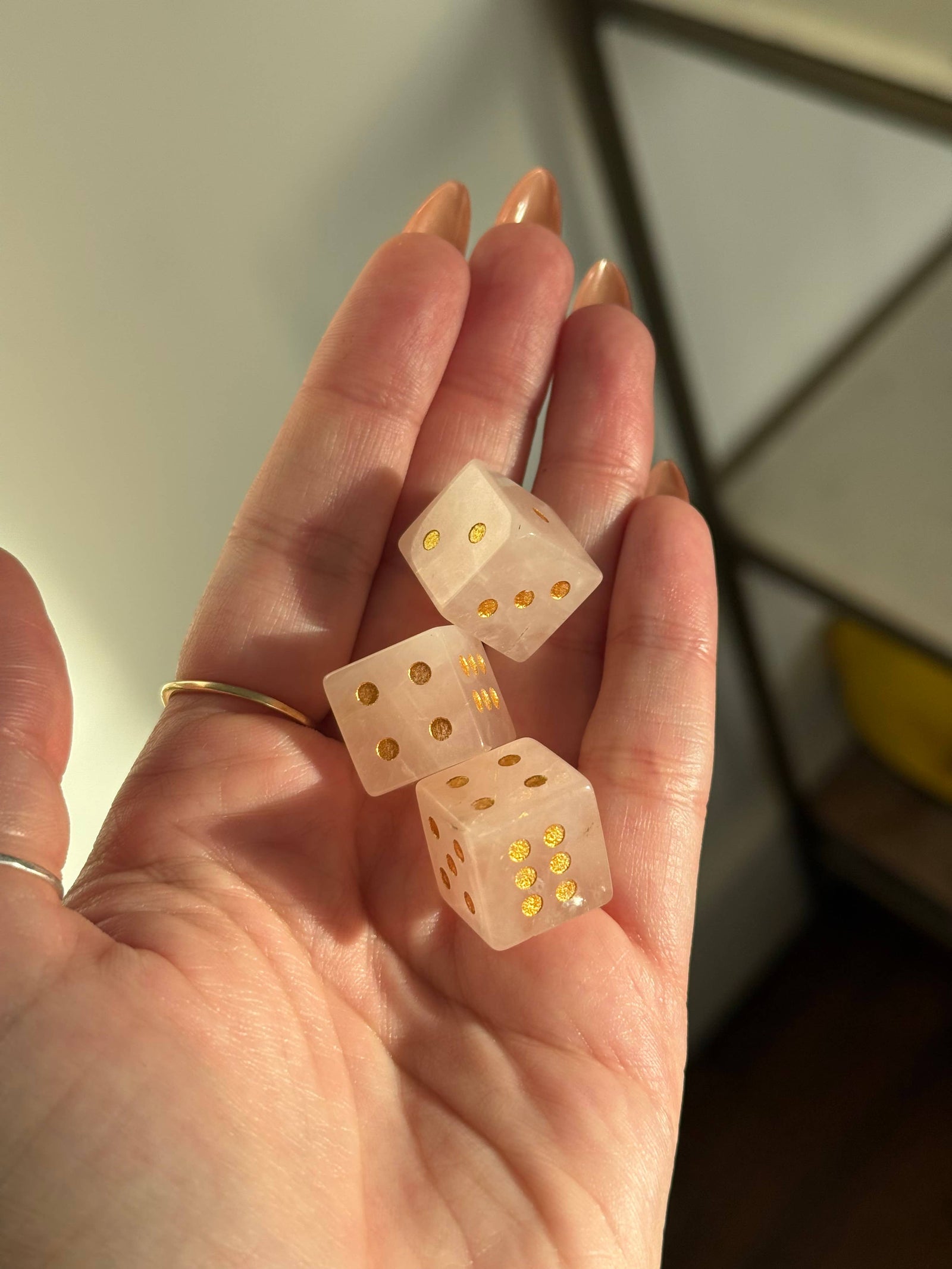 Bougie Mahjong Rose Quartz Crystal Carved Dice (Pair)